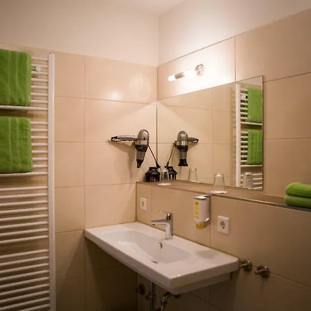 Raupennest Mit Blockhaussauna Bautzen