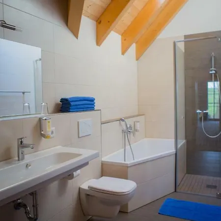 Pensionat Raupennest Mit Blockhaussauna 4*